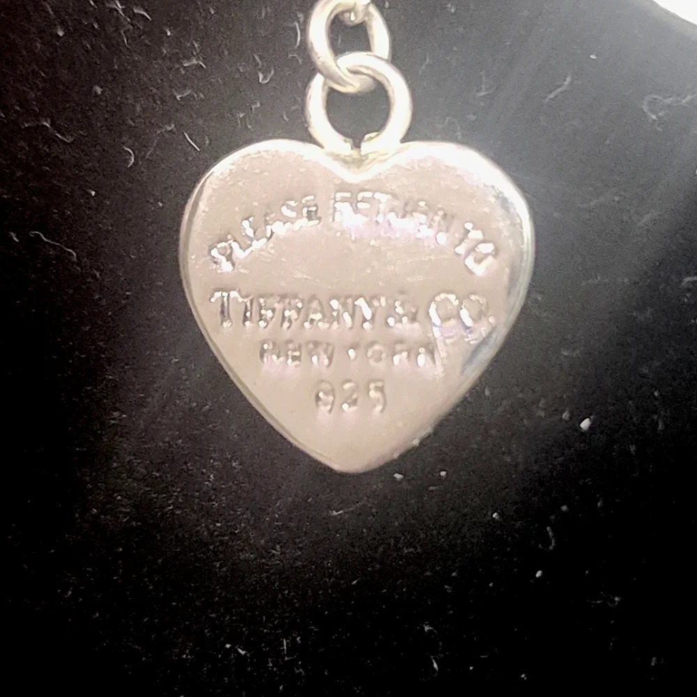 Rare Return To Tiffany & Co. Silver Dangle Heart Earrings - Picture 3 of 3